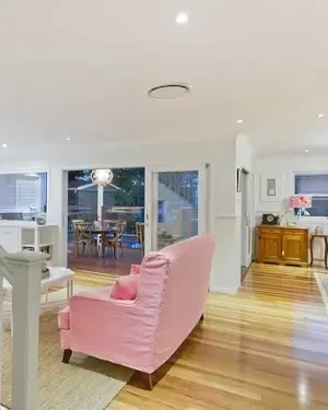 Réalisation d'un faux plafond dans une habitation salon entièrement refait avec faux plafond, peinture à Allinges